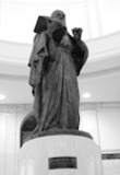 エリート創価大学学生を繋ぐ、ブロンズ像とダ・ヴィンチの意外な絆とは？