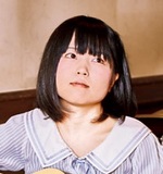 【里咲 りさ】「呼吸をするように」年間1000枚のCD-Rを焼く“世界的アイドル”